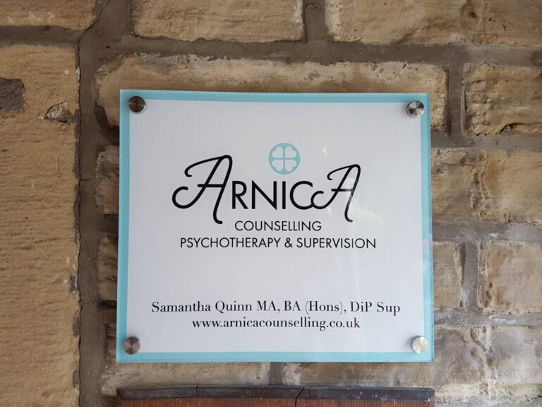 ArnicaCounsellingsign 768x576