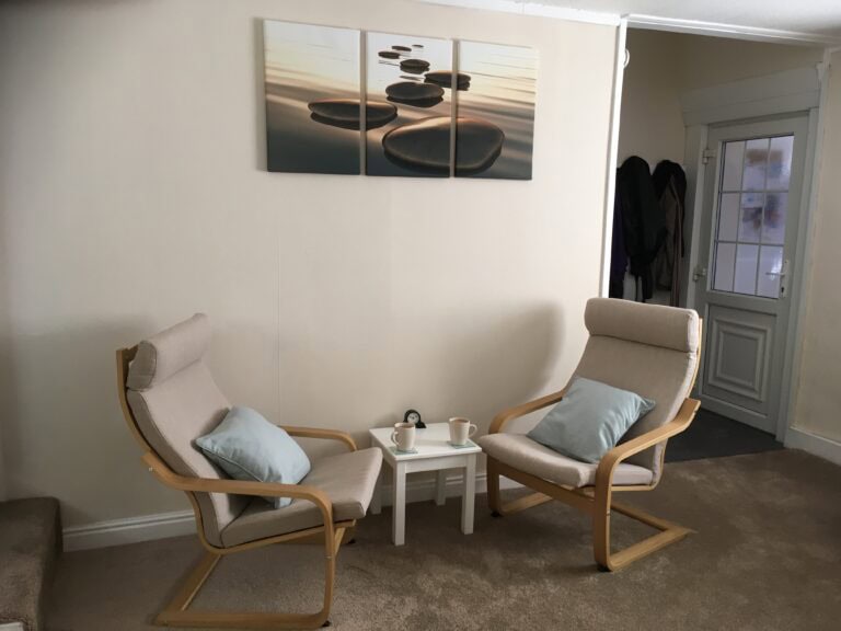 LS28counsellingroompic4 768x576